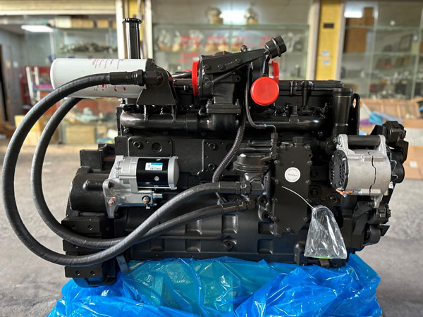 SWAFLY MACHINERY құнды тұтынушыға 3 қуатты Cummins SAA6D114E-3 қозғалтқышын жеткізеді.