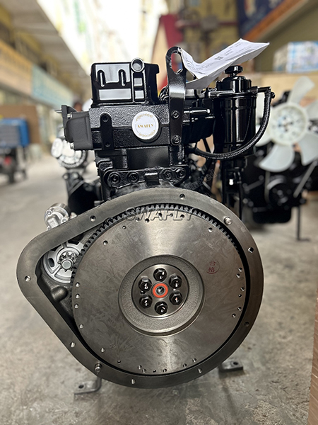 YANMAR 4TNE98 Қозғалтқыш: Ақшалар үшін қуатты дизельді қозғалтқыш